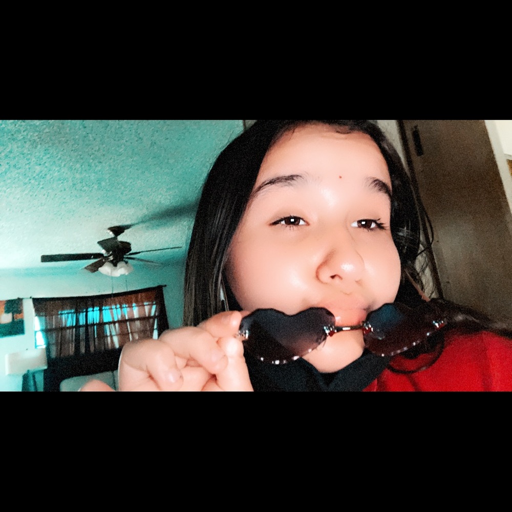 Meet your Posher, Alexis